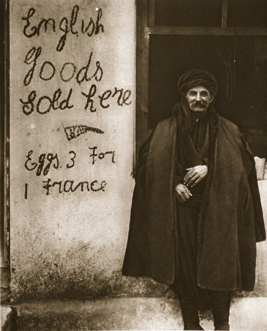 على خط المسيرة في مقدونيا ، توضيح من أخبار الحرب المصورة ، 7 فبراير 1917 (صورة بني داكن) بواسطة مصور انجليزى