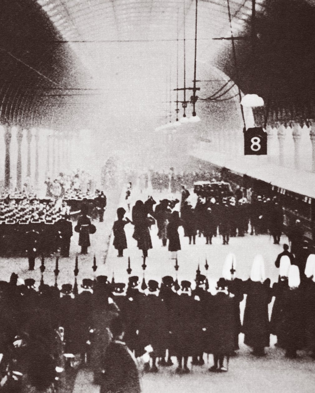 محطة بادينغتون ، جسد جورج Vs في الطريق إلى مثواه الأخير في وندسور ، 1936 بواسطة مصور انجليزى