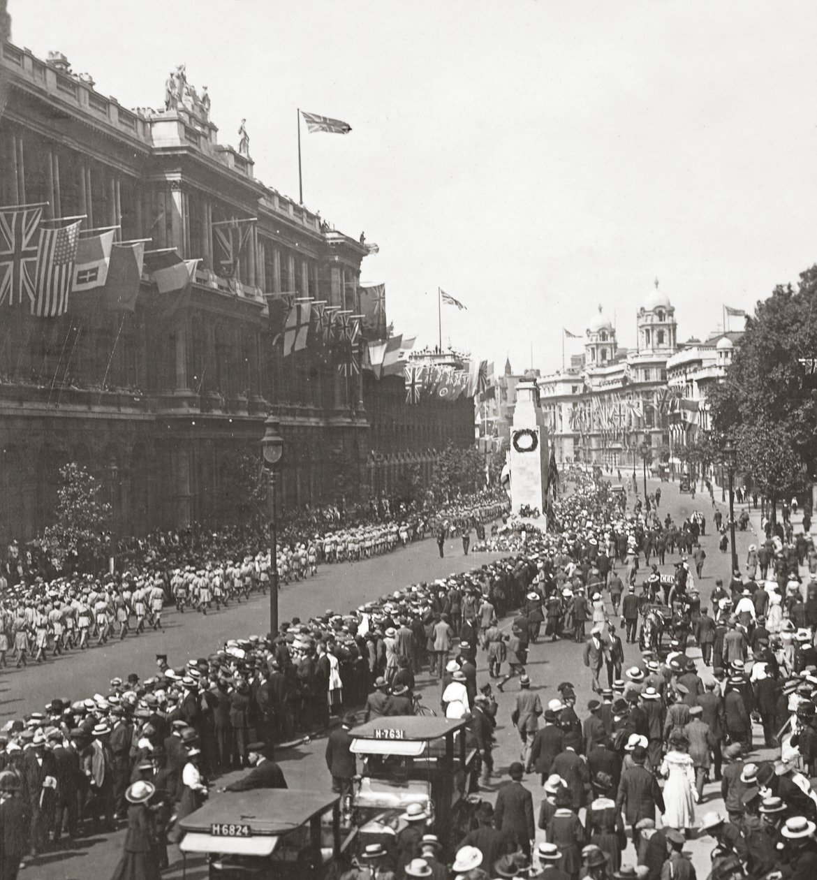 موكب سلام للقوات الهندية تحيي المحارب المجهول في سينوتاف ، وايتهول ، 19 يوليو 1919 بواسطة مصور انجليزى