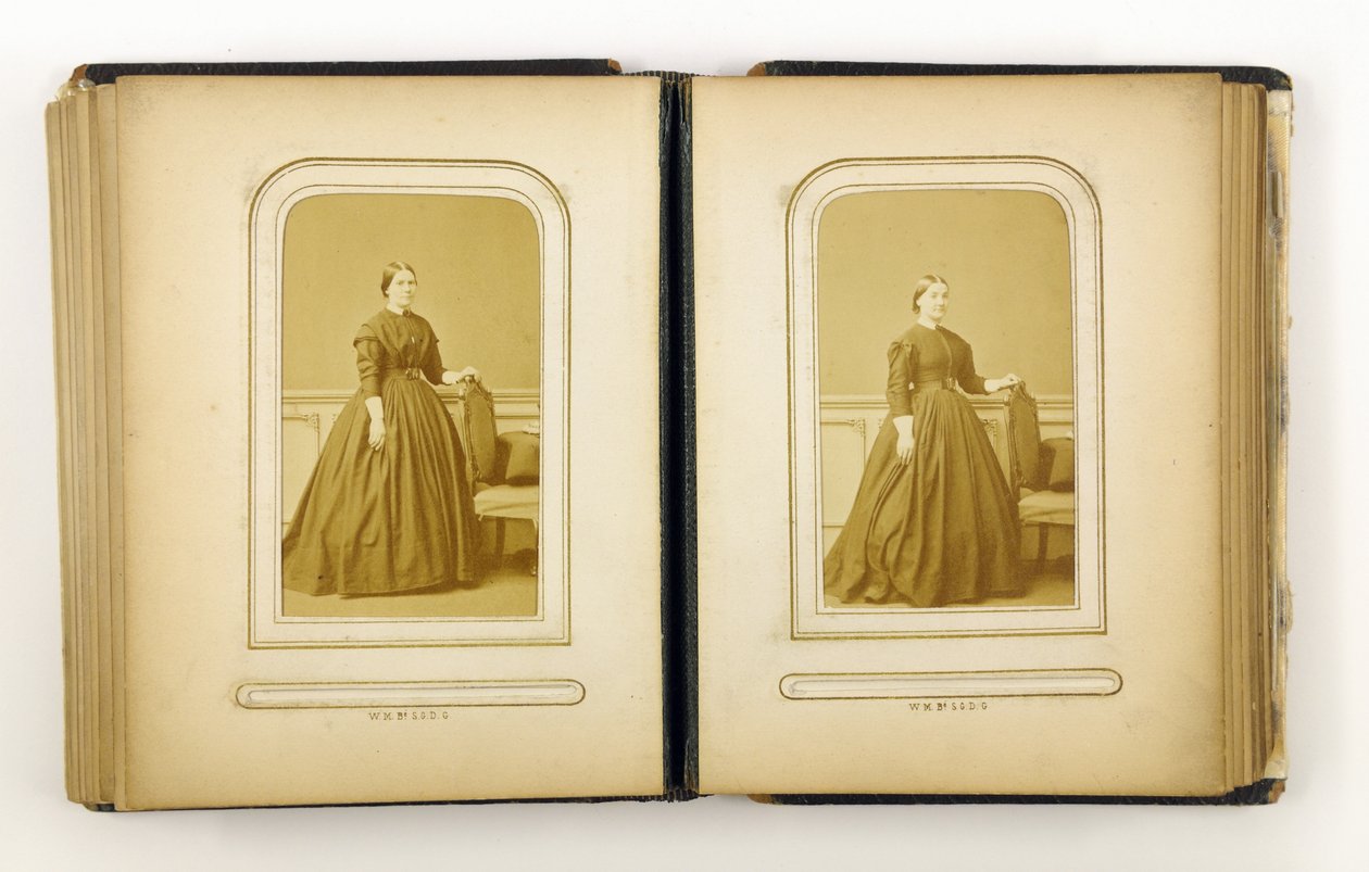 ألبوم صور يحتوي على 31 بطاقة عمل ، 1867 بواسطة مصور انجليزى