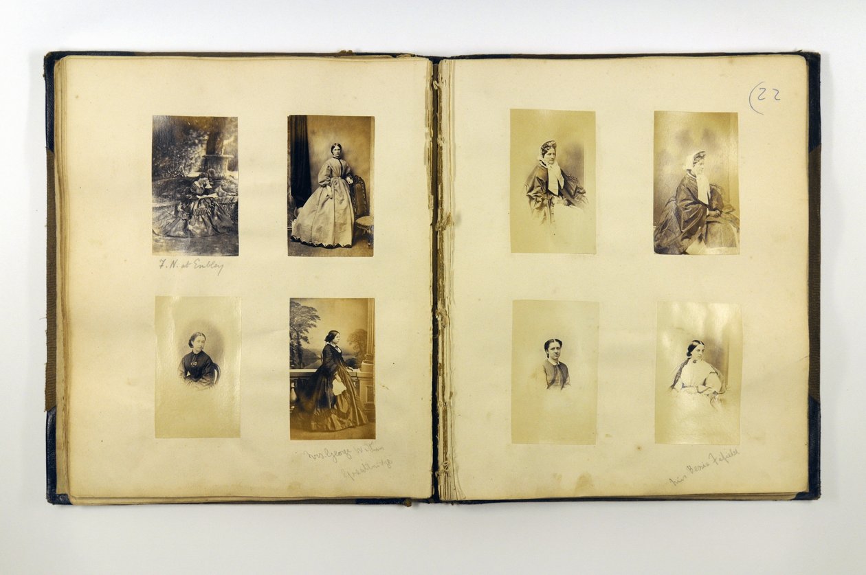 ألبوم صور يحتوي على صور لكبار الشخصيات رومسي (صور من وزن الجسم) (انظر 321968) بواسطة مصور انجليزى