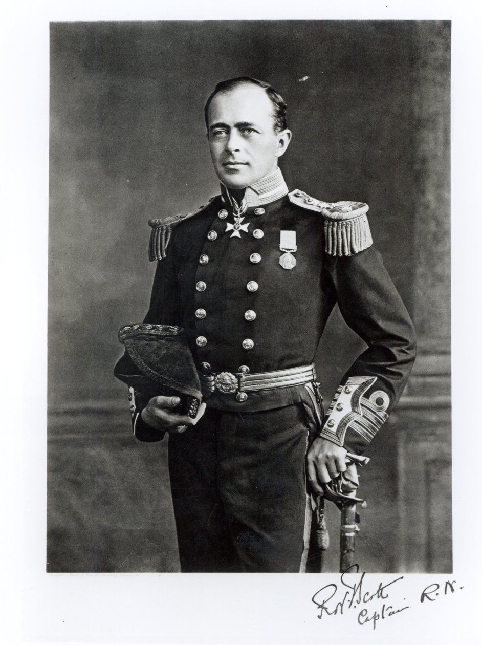 صورة الكابتن روبرت فالكون سكوت (1868-1912) بواسطة مصور انجليزى