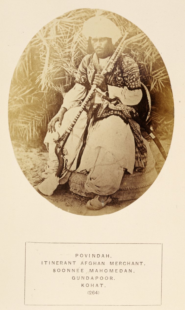 Povindah ، التجار الأفغاني المتجول ، Soonnee Mahomedan في Gundapoor ، Kohat ، من The People of India ، بقلم J. Forbes Watson ، تم نشره عام 1868 (طبعة زخرفية) بواسطة مصور انجليزى