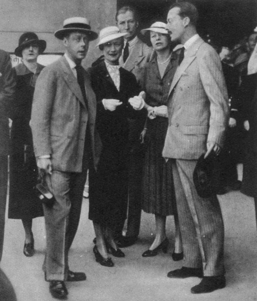 الأمير إدوارد ووالس وارفيلد سيمبسون في رحلة بحرية ملكية ، 1936 بواسطة مصور انجليزى