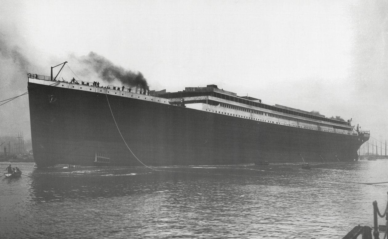 إطلاق RMS Titanic: طفو Titanic لأول مرة ، ولكن بدون محركات ومراجل وآلات وتجهيزات ، 31 مايو 1911 بواسطة مصور انجليزى