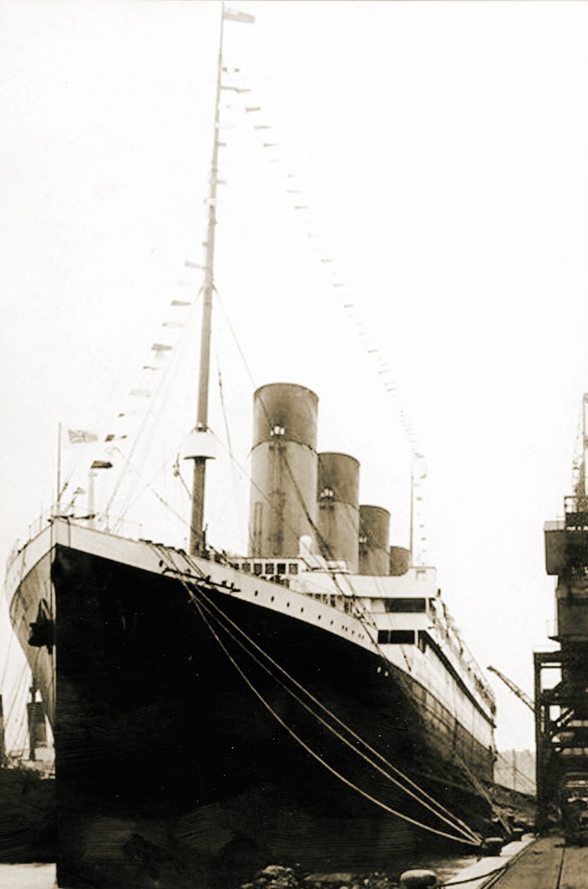 RMS Titanic تغادر من Southanpton في رحلتها الأولى ، 5 أبريل 1912 بواسطة مصور انجليزى