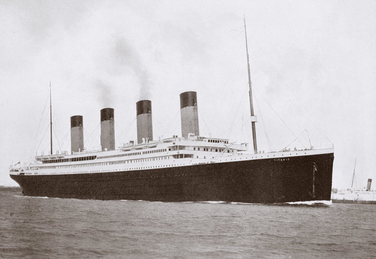 RMS Titanic من White Star Line بواسطة مصور انجليزى