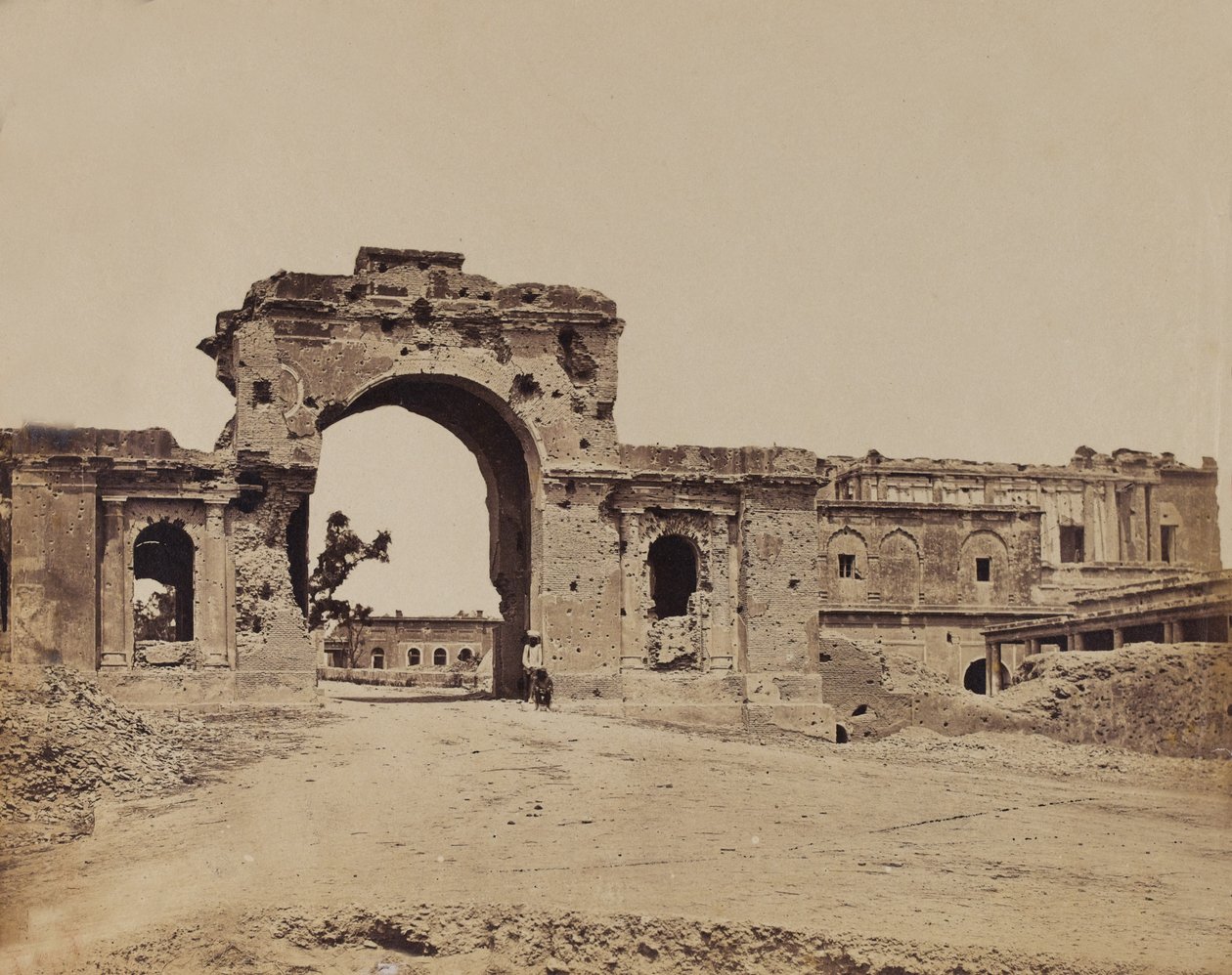 بوابة مدمرة ، c.1858 (صورة بني داكن) بواسطة مصور انجليزى