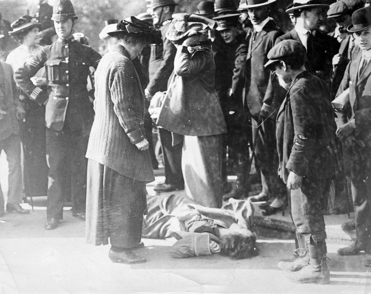 مشهد في مظاهرة Suffragette بواسطة مصور انجليزى