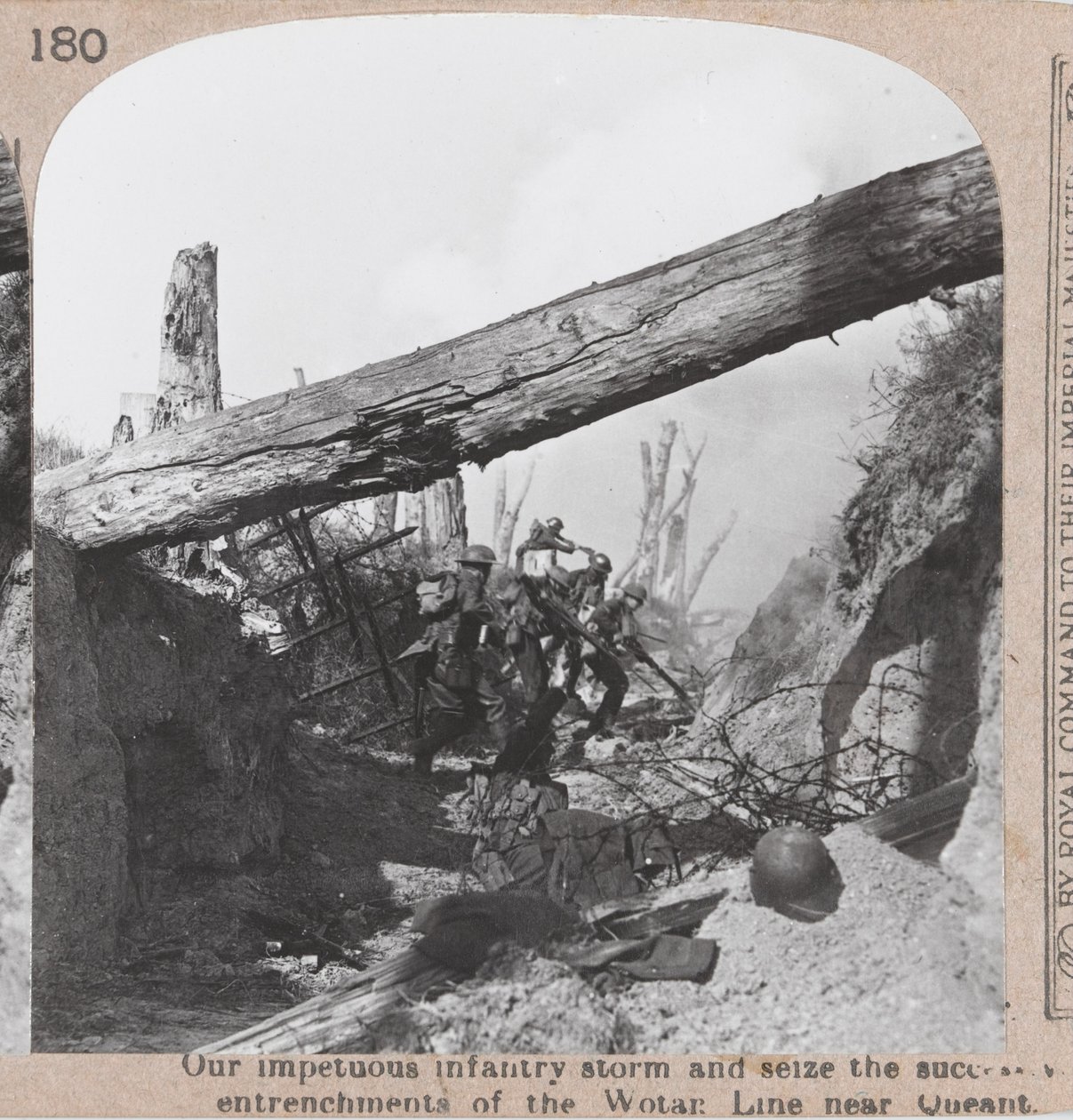 الاستيلاء على الخنادق الألمانية خلال هجوم أميان ، 1918 بواسطة مصور انجليزى