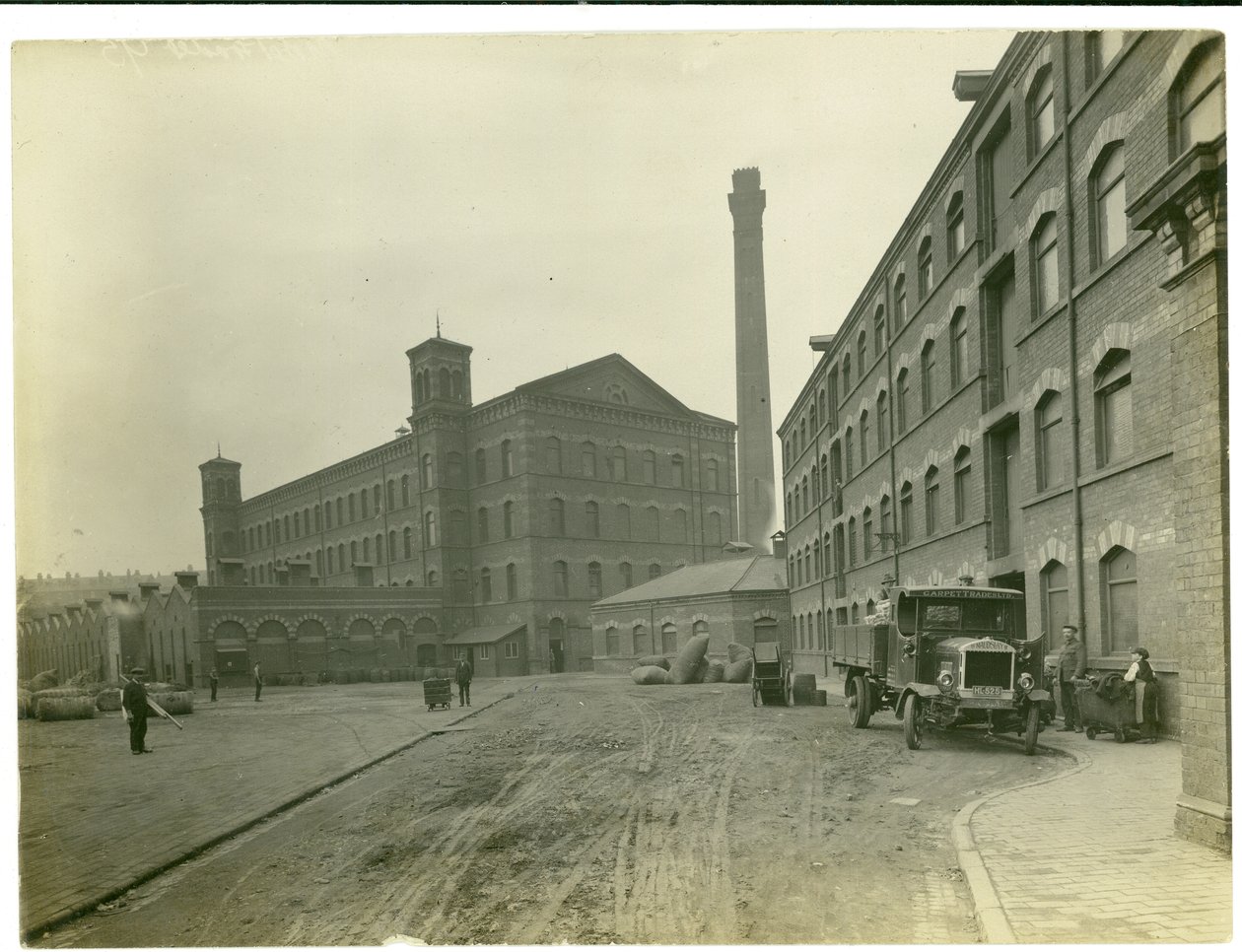مصانع الغزل في ليس 1923 بواسطة مصور انجليزى