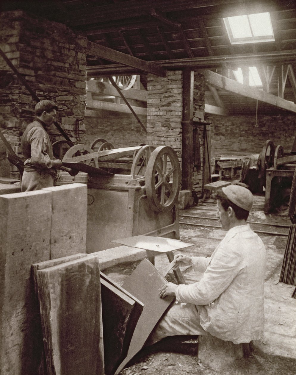 تقسيم لائحة للبلاط في Llechwedd Slate Quarry ، 1896 بواسطة مصور انجليزى