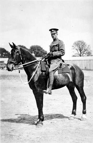 الرقيب أول الرائد BEG Freeman على العنكبوت ، كانتربري 1918 بواسطة مصور انجليزى