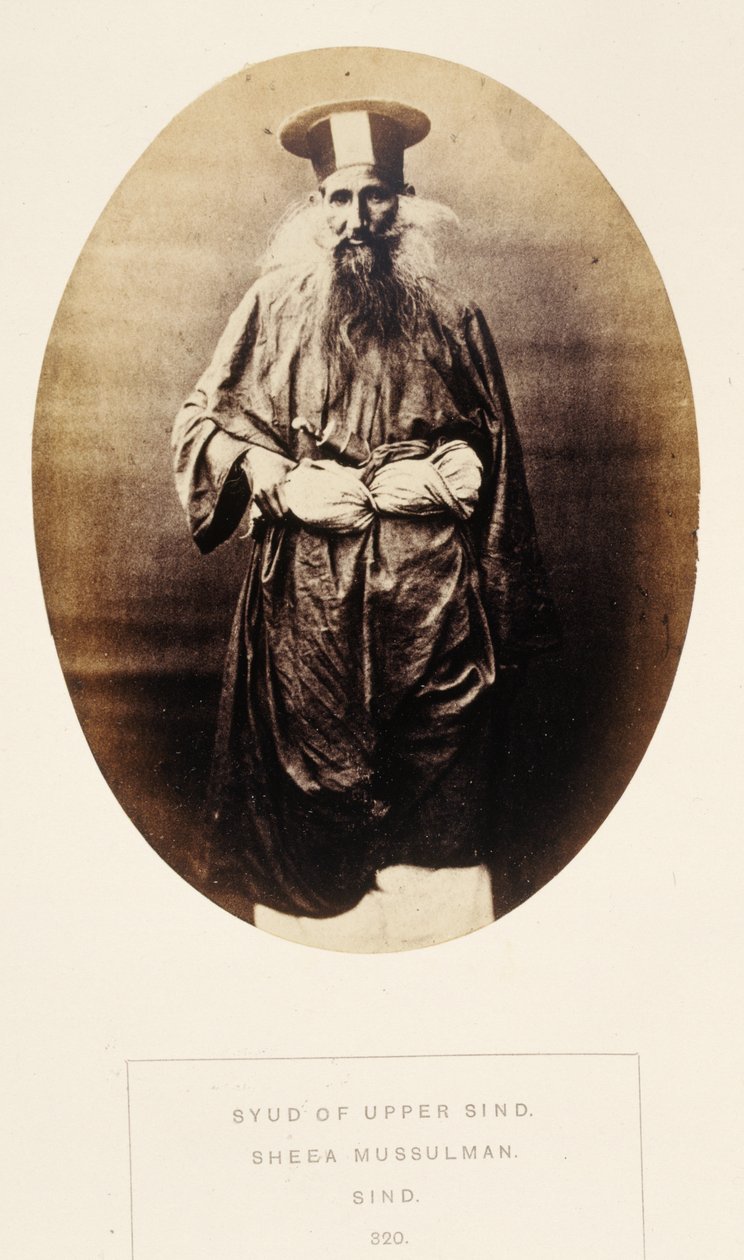 Syud of Upper Sind ، Sheea Mussulman ، Sind ، من The People of India ، بقلم J. Forbes Watson ، تم نشره عام 1868 (طبعة زخرفية) بواسطة مصور انجليزى