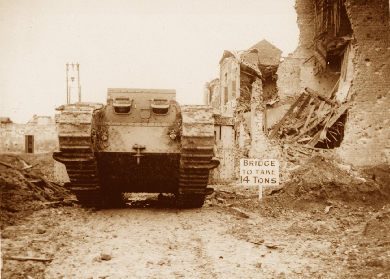 دبابة في العمل ، 1916-1917 بواسطة مصور انجليزى