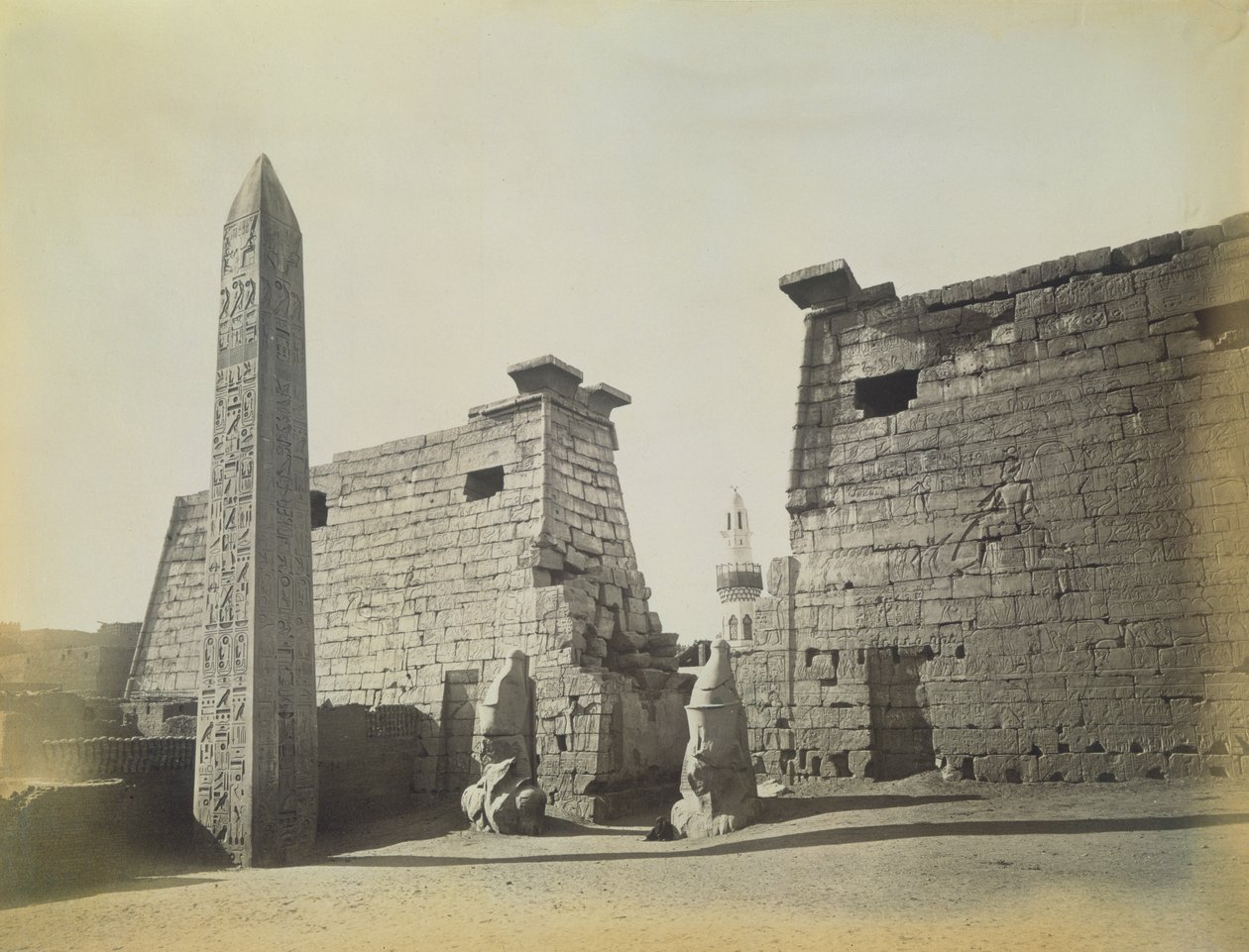 معبد الأقصر ، 1878 بواسطة مصور انجليزى