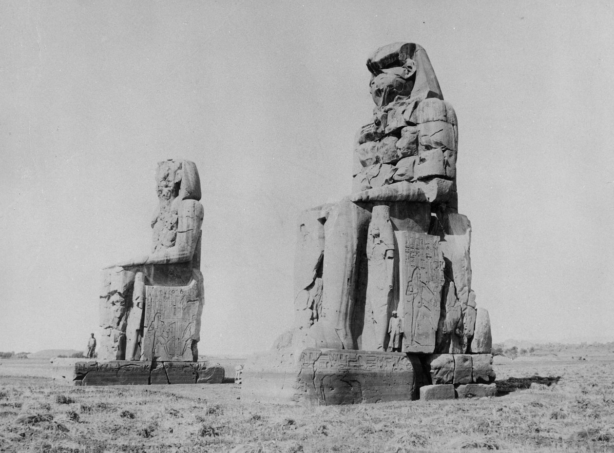 تمثال أمينوفيس الثالث وعملاق ممنون بواسطة مصور انجليزى