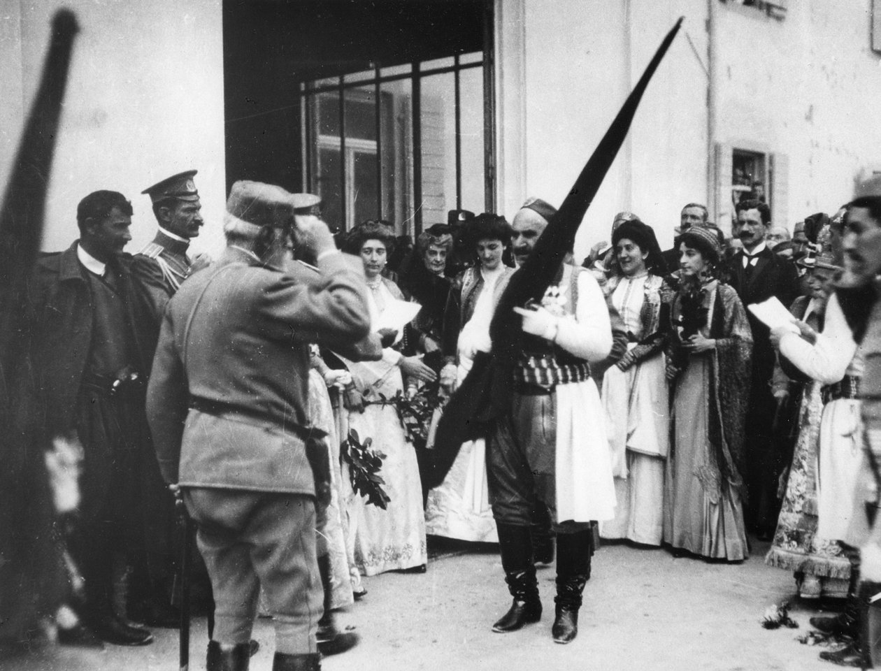 ملك الجبل الأسود بعلم تركي ، Cettinge ، الجبل الأسود ، 1913 بواسطة مصور انجليزى