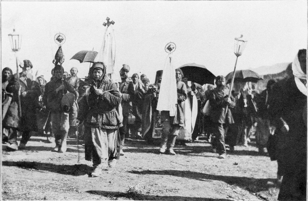 طليعة ألف حاج ينزلون إلى الأردن ، صورة إلى الحجاج الروس إلى القدس بقلم ستيفن غراهام ، نُشر عام 1913 بواسطة مصور انجليزى