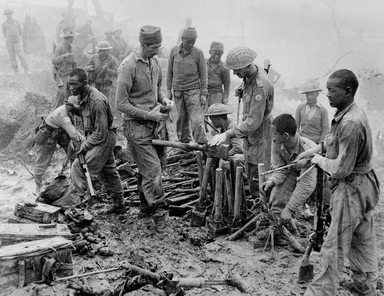 القبض على Scraggy خلال معركة امفال-كوهيما ، 1944 بواسطة مصور انجليزى