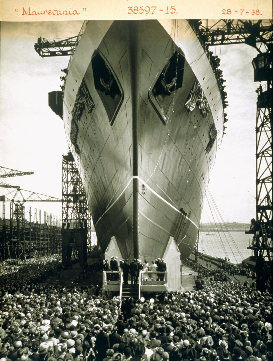 إطلاق RMS Mauretania ، 28 يوليو 1938 بواسطة مصور انجليزى