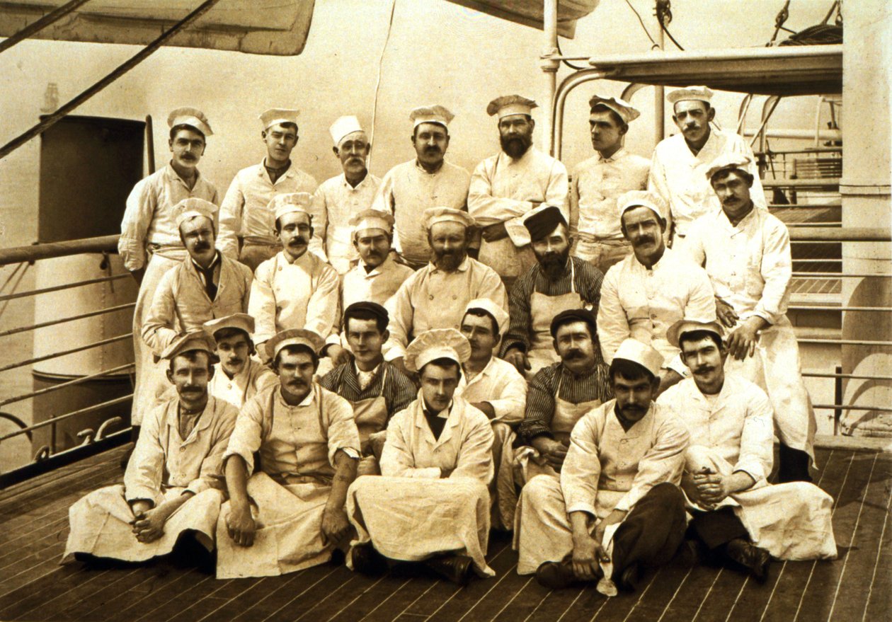 السفن تطبخ على متن RMS Teutonic بواسطة مصور انجليزى
