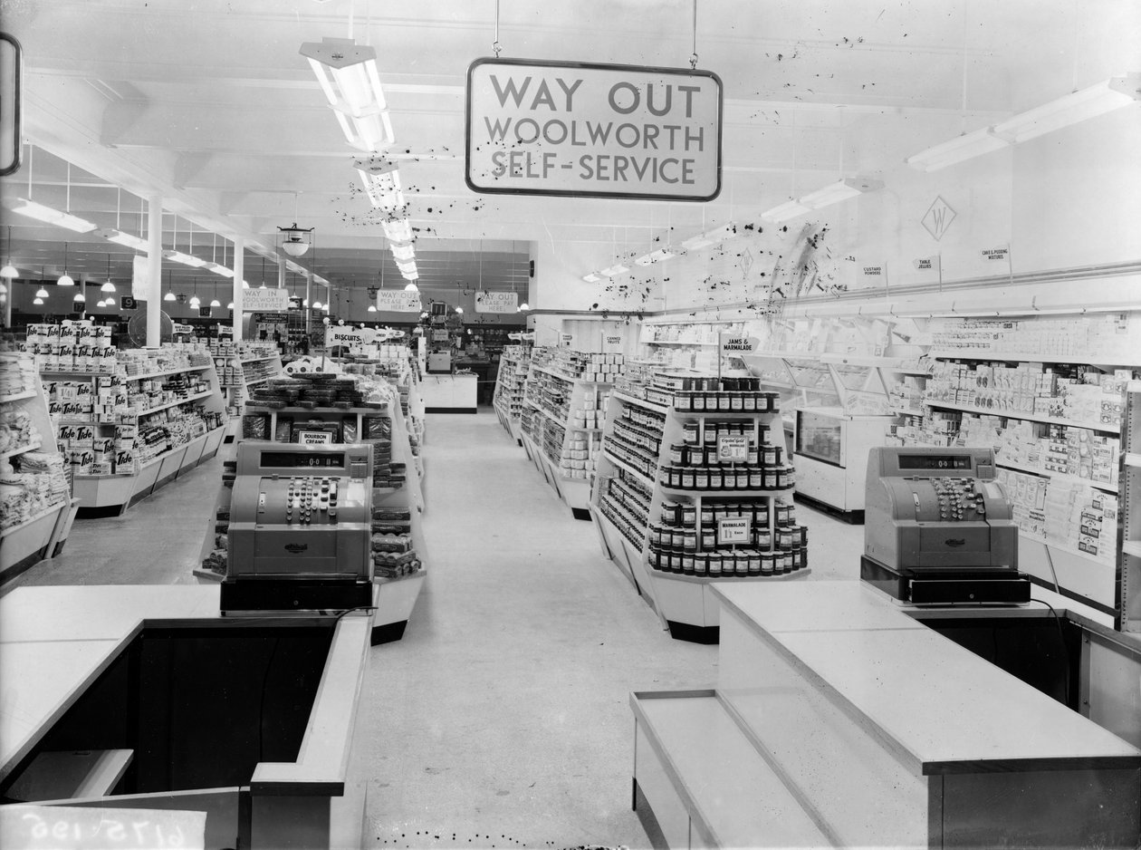 تيلز ، متجر Woolworth ، 1956 بواسطة مصور انجليزى