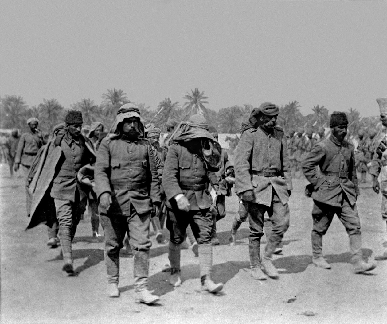 أسرى الحرب الأتراك ، أسروا في الشيبة ، 13 أبريل 1915 بواسطة مصور انجليزى
