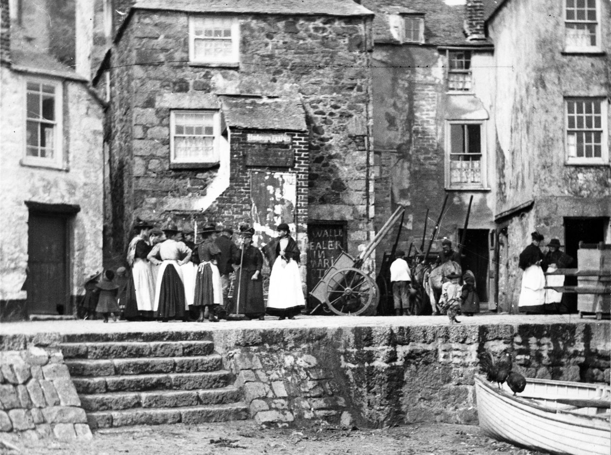 نساء على جبهة البحر في سانت آيفز ، 1890 بواسطة مصور انجليزى