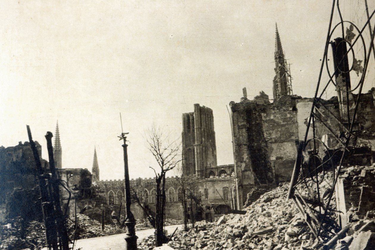 إبر من شارع دي فيل ، يونيو 1915 بواسطة مصور انجليزى