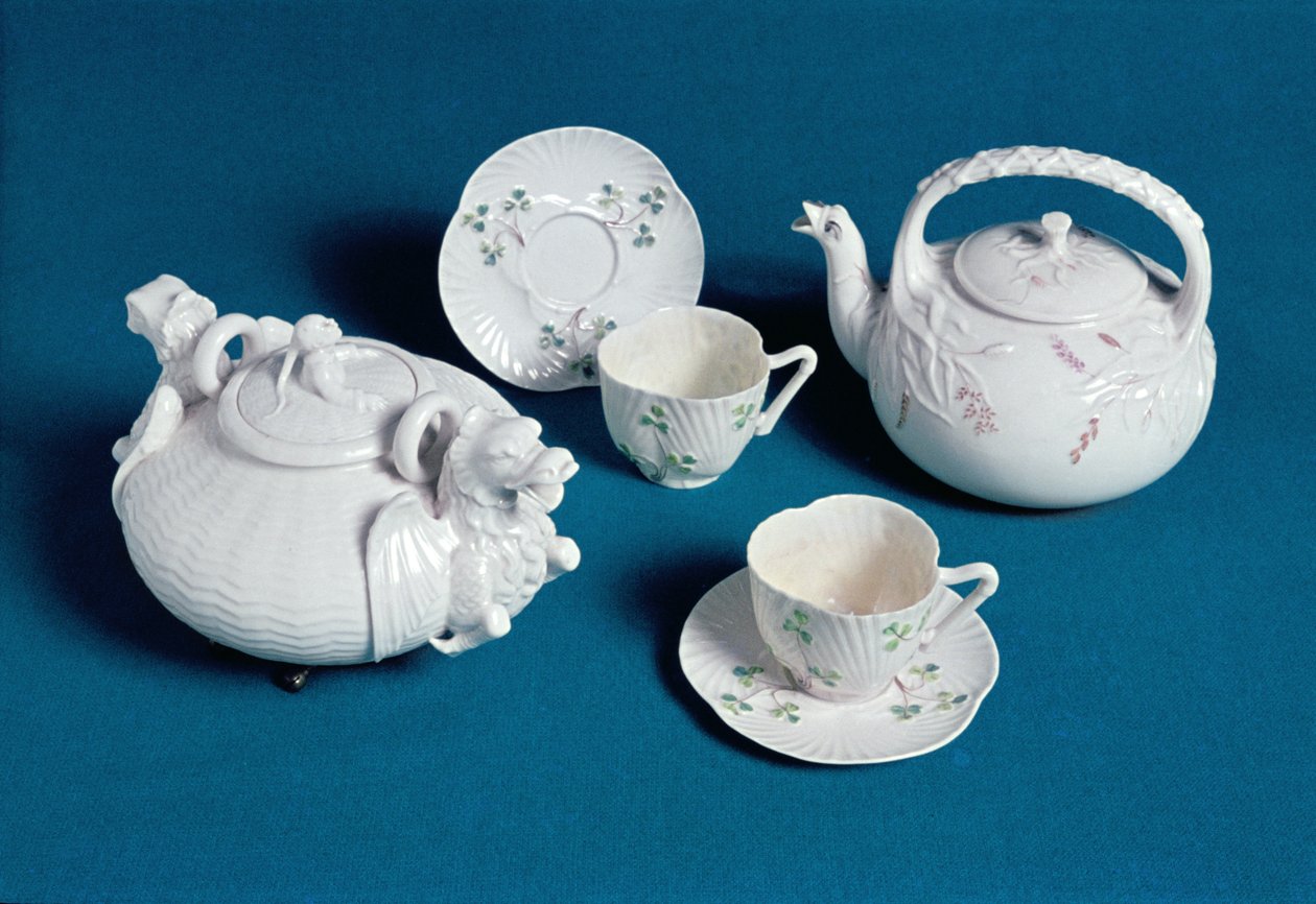 خدمة الشاي Belleek (الخزف) بواسطة مدرسة اللغة الإنجليزية
