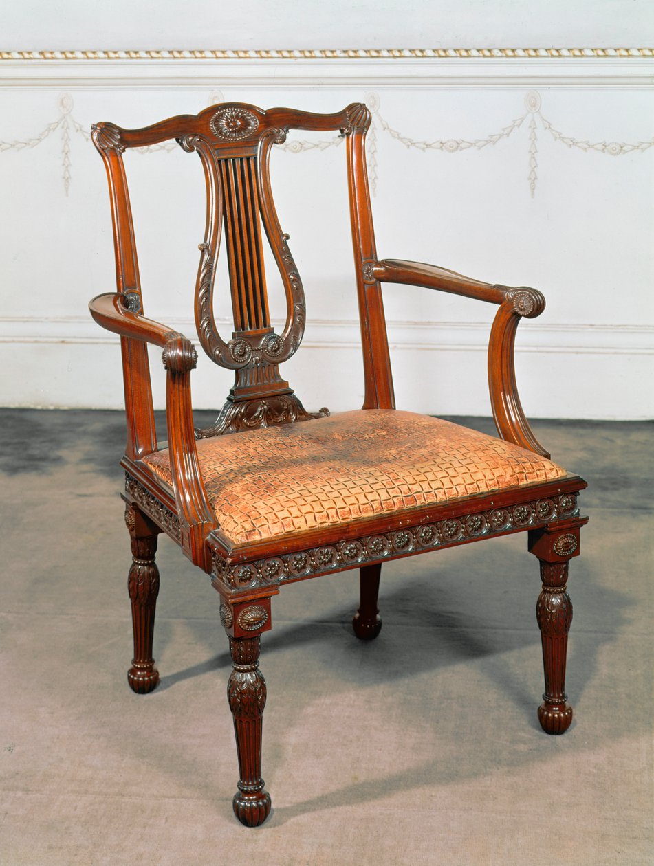 كرسي منحوت من الخلف ، مزود من Chippendale ، 1768 (ماهوجوني) بواسطة مدرسة اللغة الإنجليزية