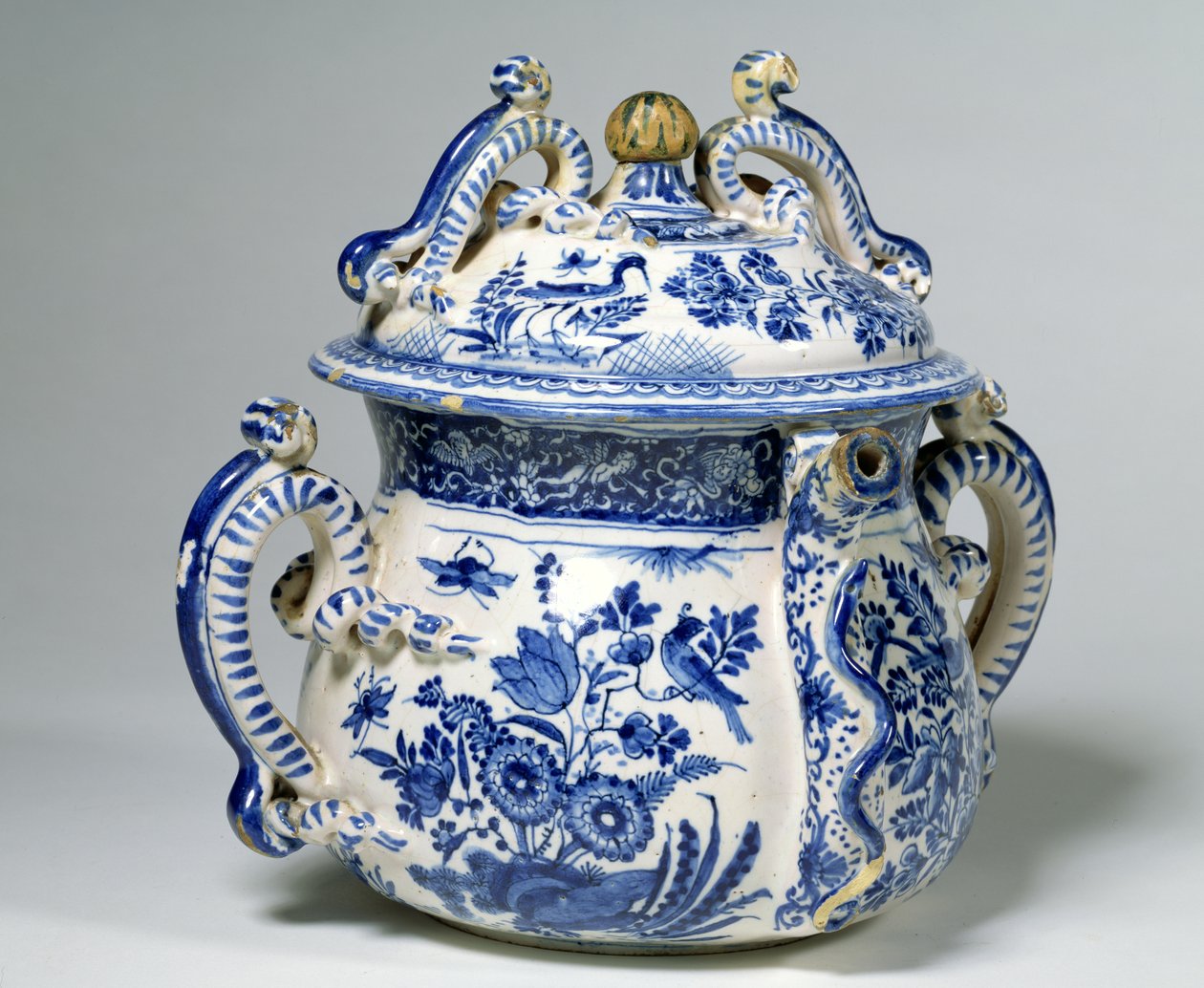 يمكن Delftware وعاء وغطاء (السيراميك) بواسطة مدرسة اللغة الإنجليزية