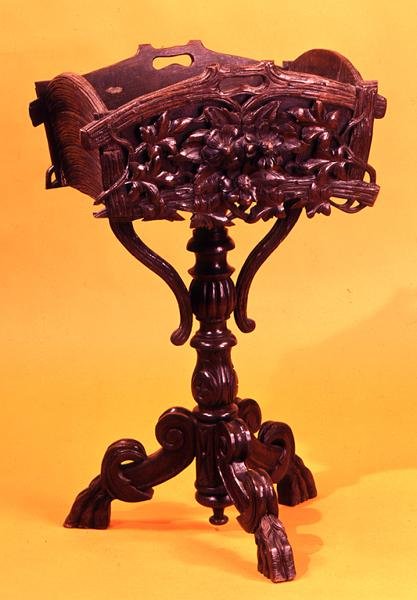 Jardiniere ، c.1830 (بلوط منحوت) (للاطلاع على مناظر مختلفة ، انظر أيضًا 147808 و 147810) بواسطة مدرسة اللغة الإنجليزية