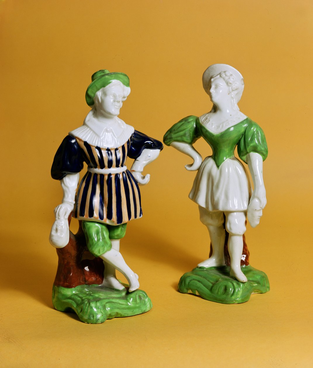 تماثيل روكينجهام من Commedia dellArte في زي القرن السادس عشر ، c.1830 (الخزف) بواسطة مدرسة اللغة الإنجليزية