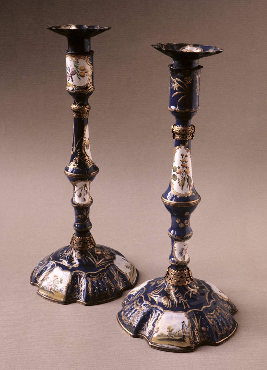 زوج شمعدانات ساوث ستافوردشاير ، c.1765 (سيراميك) بواسطة مدرسة اللغة الإنجليزية