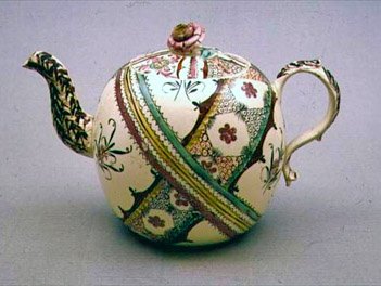 ستافوردشاير كريم إبريق الشاي ، c.1770 (السيراميك) بواسطة مدرسة اللغة الإنجليزية