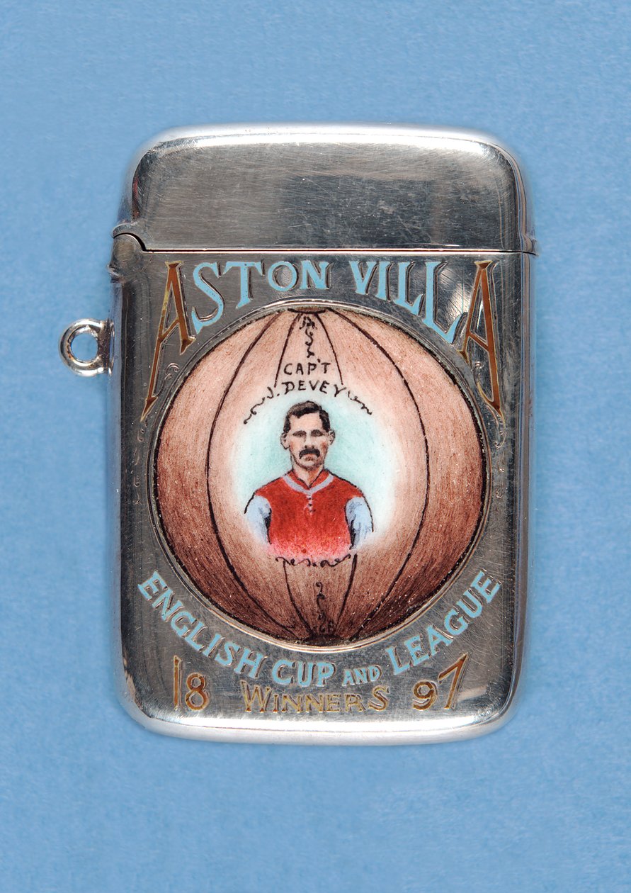 غلاف Vesta مزين بـ &39;Aston Villa English Cup and League Winners&39; ، 1897 (معدن ومينا) بواسطة مدرسة اللغة الإنجليزية