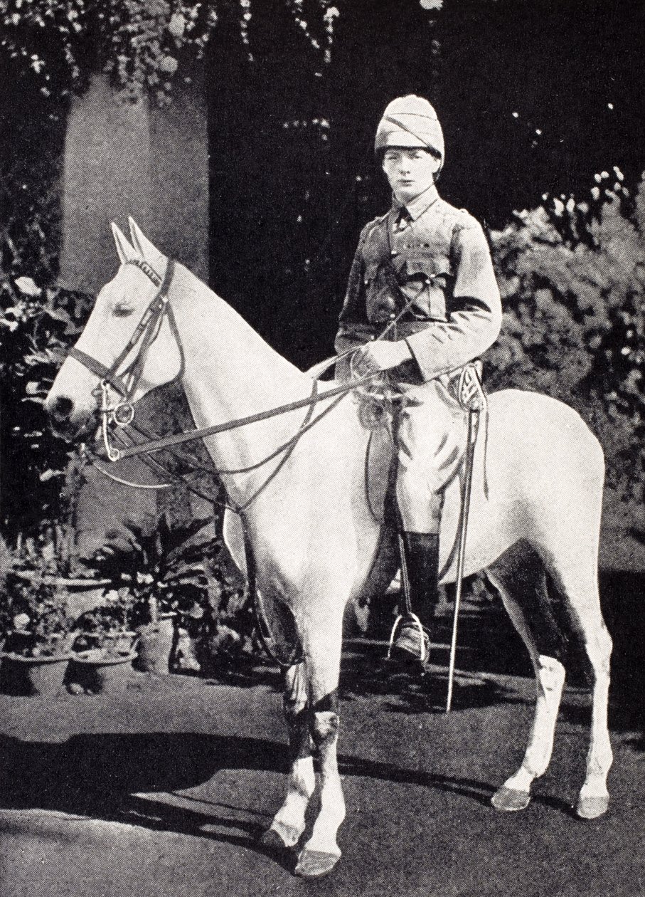 ونستون تشرشل على ظهور الخيل في بنغالور ، الهند في عام 1897 ، من "A Roving Commission by Winston S. Churchill" ، نشره Scribner&39;s ، 1930 بواسطة مدرسة اللغة الإنجليزية