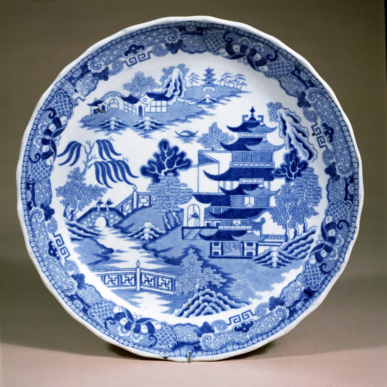 لوحة نمط صفصاف Worcestershire ، مصنوعة من Grainger Lee and Company ، c.1850 (الخزف) بواسطة مدرسة اللغة الإنجليزية