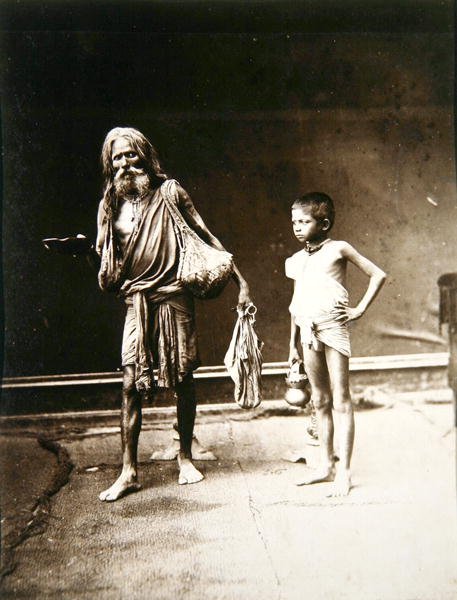 الفقير ومساعده ، الهند ، حوالي 1880 (طباعة زلالية) بواسطة مصور انجليزى