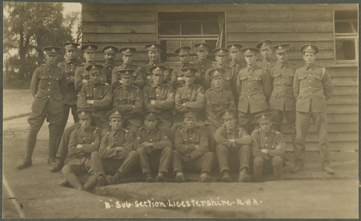 القسم الفرعي B ، ليسترشاير Royal Horse Artillery ، في معسكر التدريب في Diss ، 1914-18 بواسطة مصور انجليزى