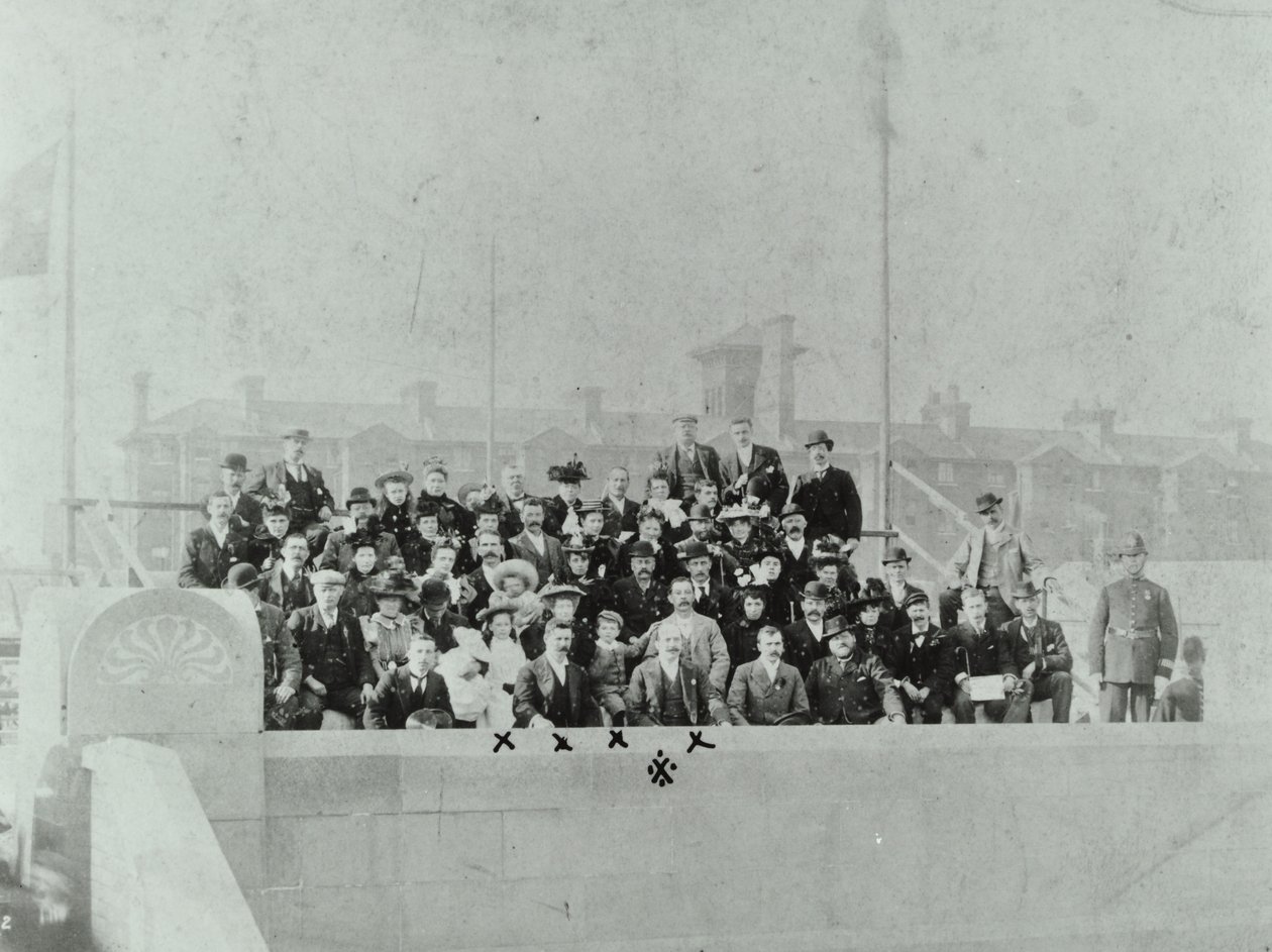 نفق بلاكوال: تجمع الحشد في حفل الافتتاح ، 1897 بواسطة مصور انجليزى