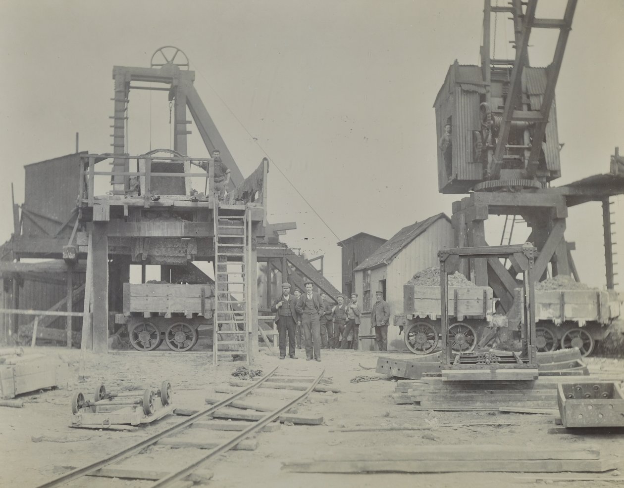 نفق بلاكوال: رمح وعمال أثناء بناء النفق ، 1893 بواسطة مصور انجليزى
