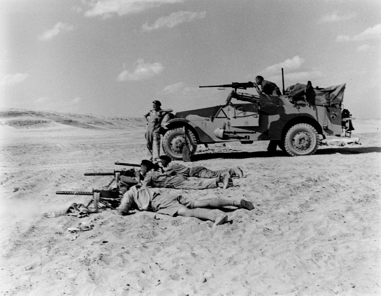 حماية محلية للميثاق ، من ألبوم جمعه الرائد WHJ Sale ، 1943 بواسطة مصور انجليزى