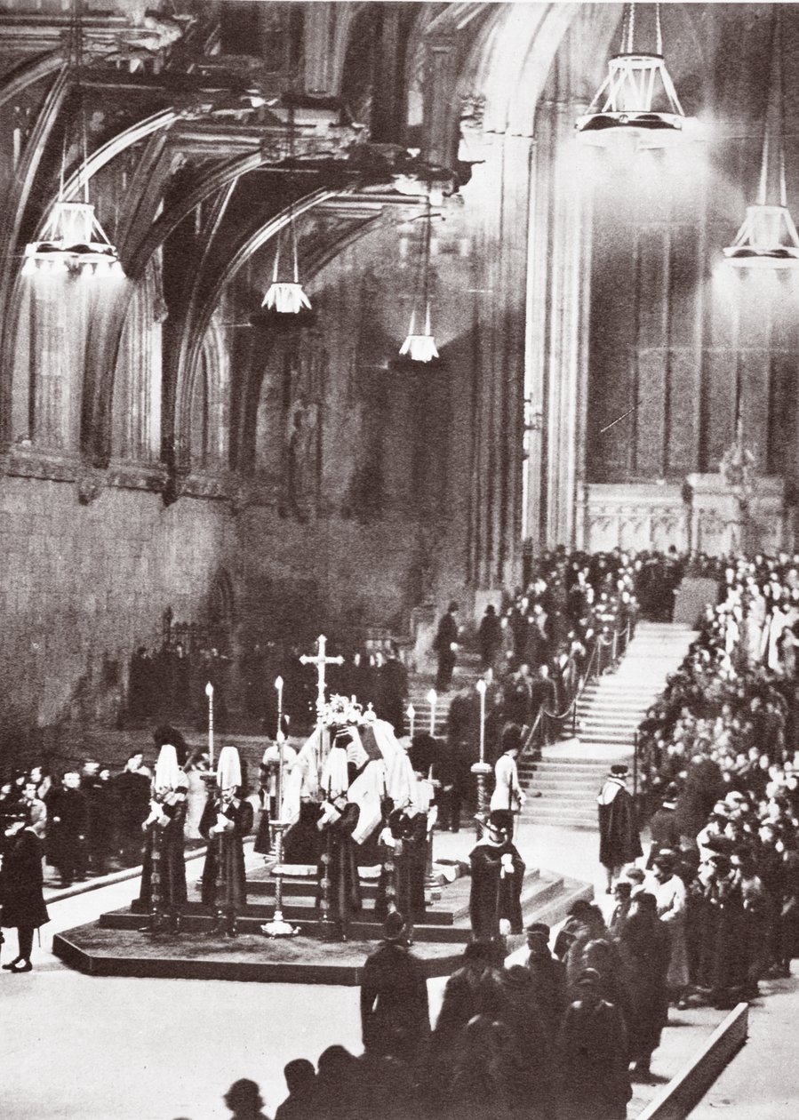 جورج الخامس ملقى في ولاية وستمنستر هول ، 1936 بواسطة مصور انجليزى