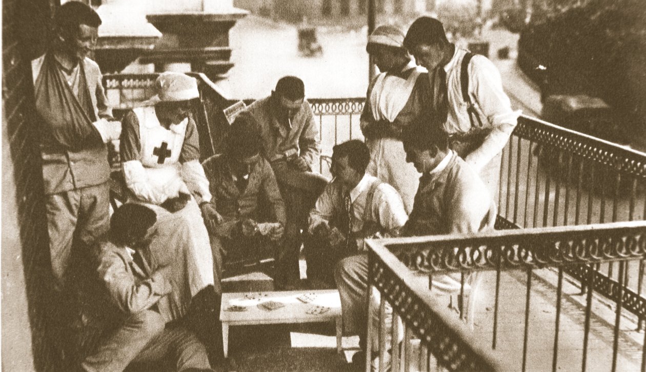سعيد ، جريح سعيد! الرجال الذين قاموا بدورهم في الاستمتاع بعبادة الأبطال ، من أخبار الحرب المصورة ، 21 يونيو 1916 (صورة بني داكن) بواسطة مصور انجليزى