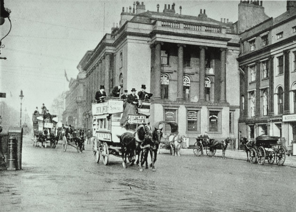 حافلات الخيول في مكان واترلو 1895 بواسطة مصور انجليزى