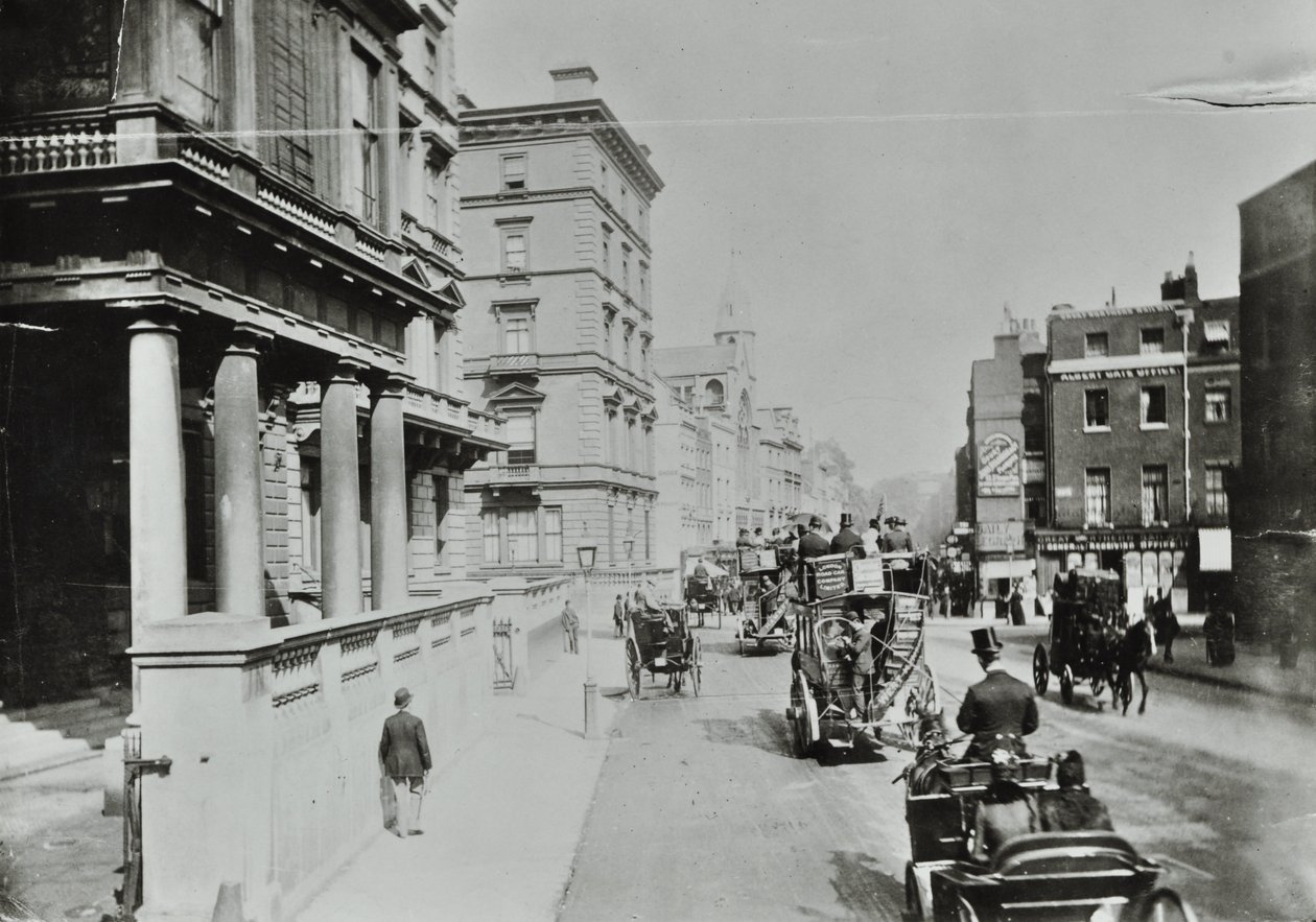 نايتسبريدج ، وستمنستر إل بي: النظر شرقاً عند بوابة ألبرت ، 1890 بواسطة مصور انجليزى