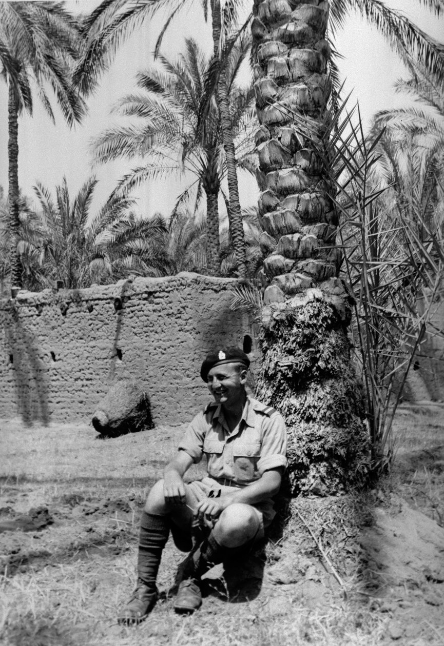 لويس كوهين ، من ألبوم أعده الرائد WHJ Sale ، 1943 بواسطة مصور انجليزى